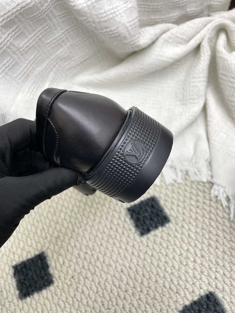 l0vis Vvtt0n loafers